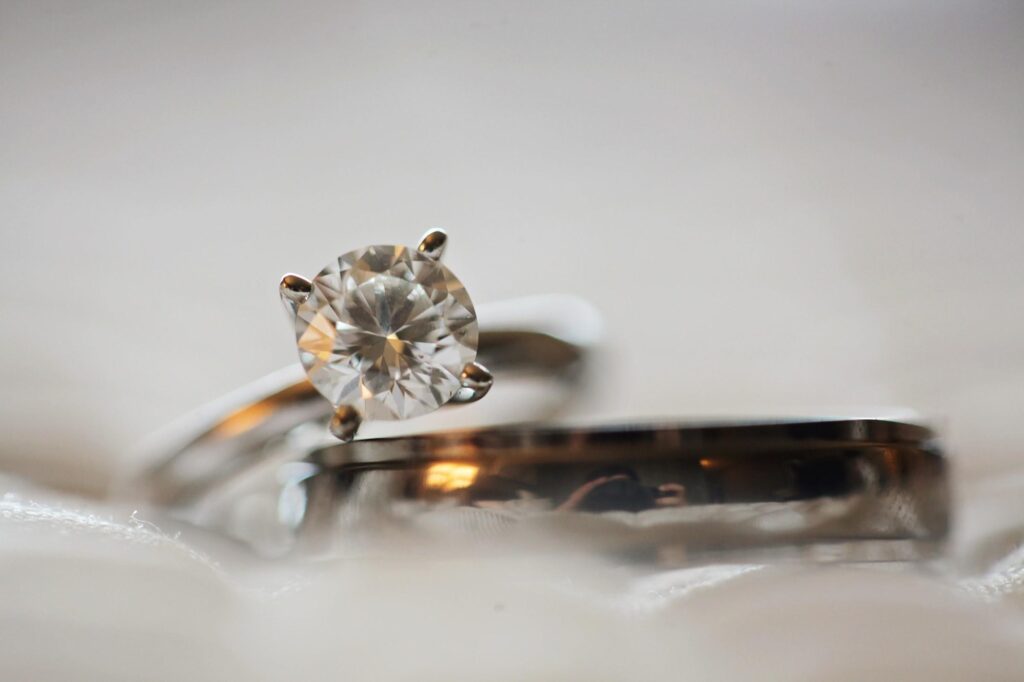 Australian Diamond Brokers - White Diamonds and Carats